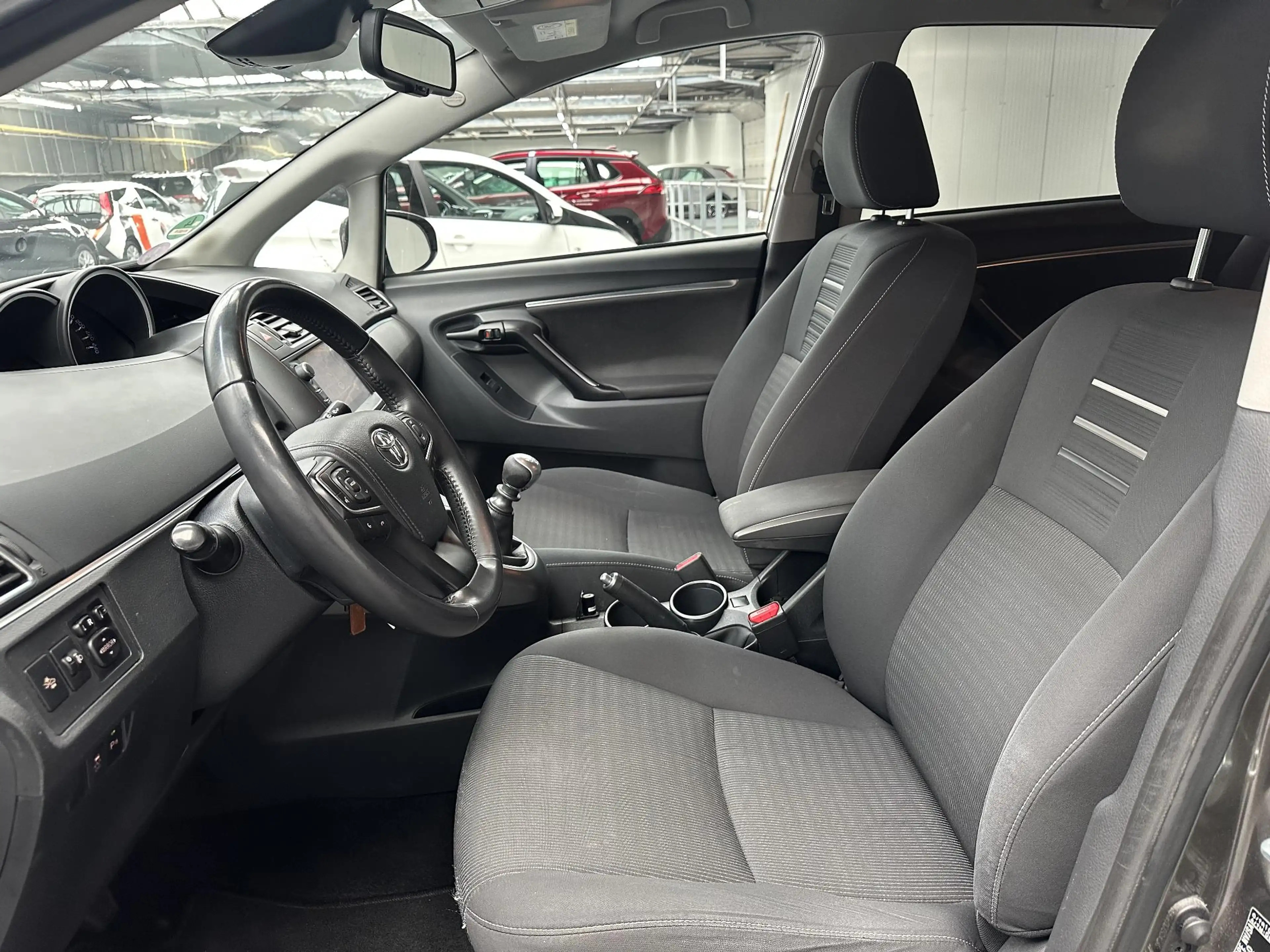 Toyota Verso 1.6 VVT-i Dynamic — photo 2