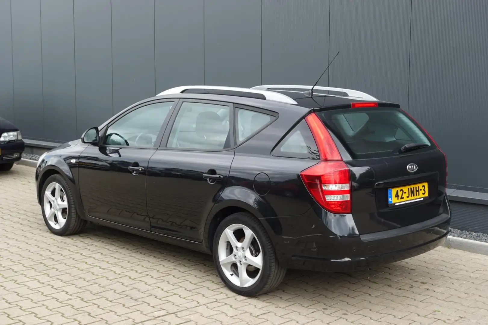 Kia Ceed / cee'd Sporty Wagon 1.4 X-ecutive ISG Zwart - 2