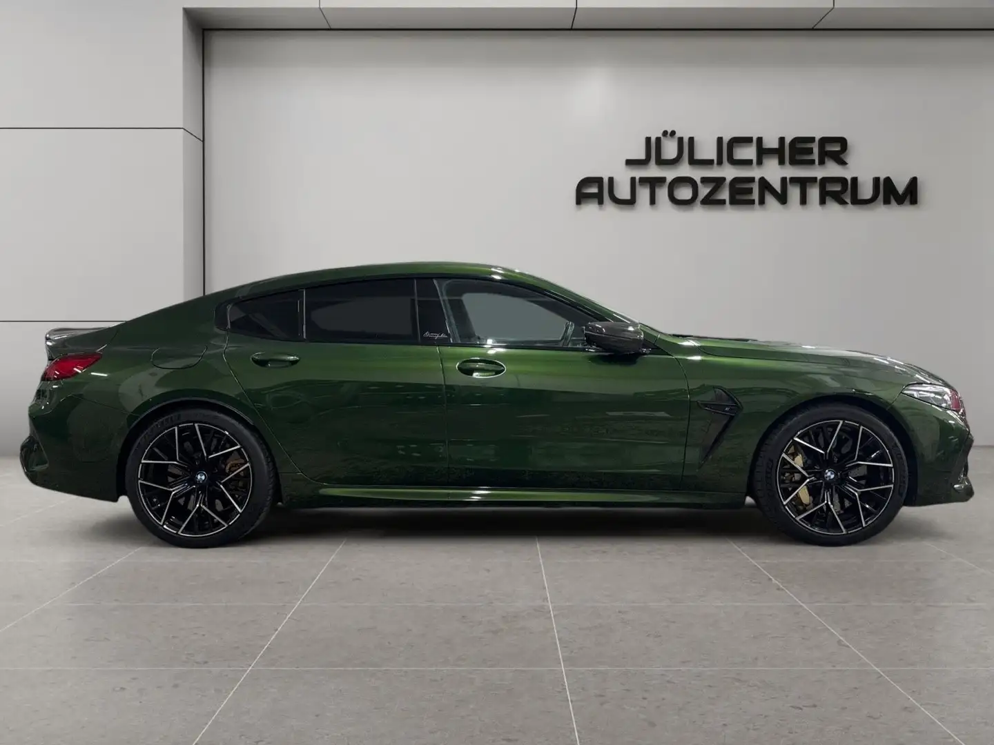 BMW M8 Gran Coupe Competition, Deutsches Frzg. Grün - 2