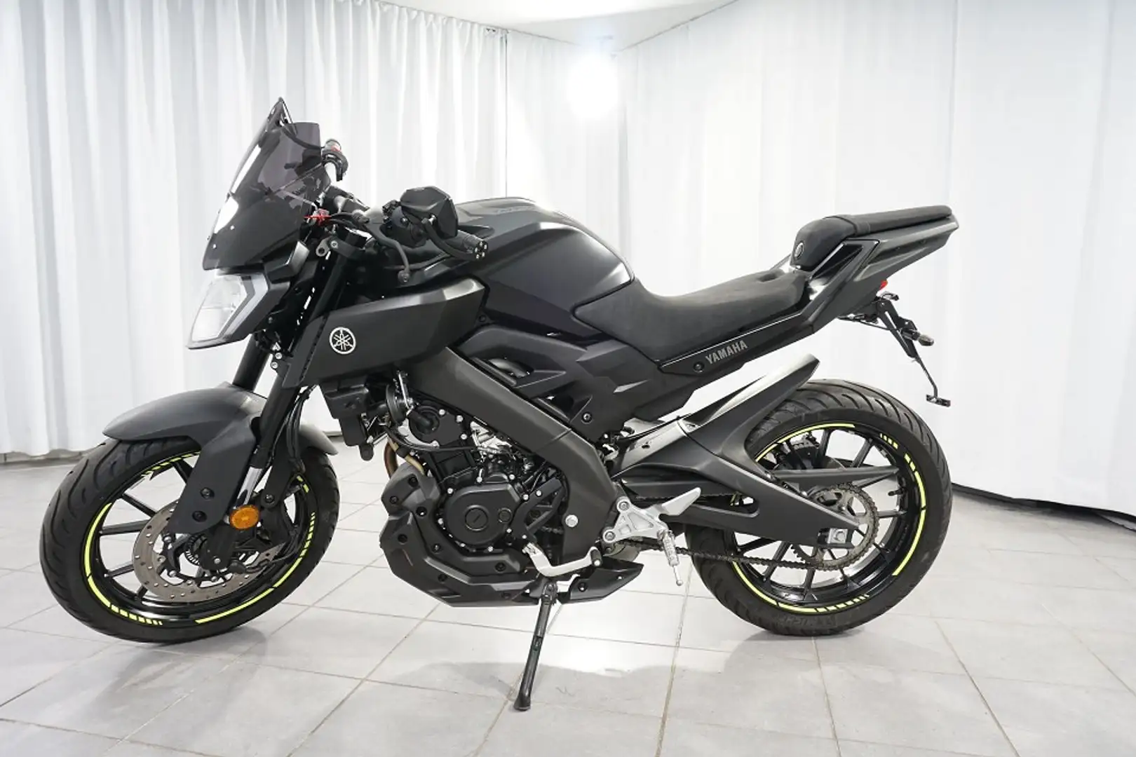 Yamaha MT-125 + Sportauspuff Schwarz - 1