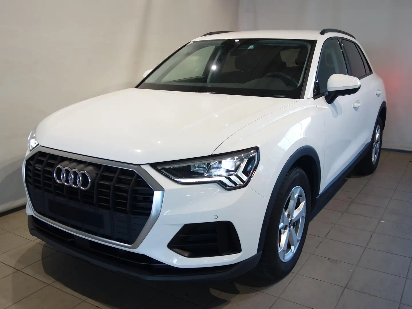 Audi Q3 35 TDI quattro intense Weiß - 1
