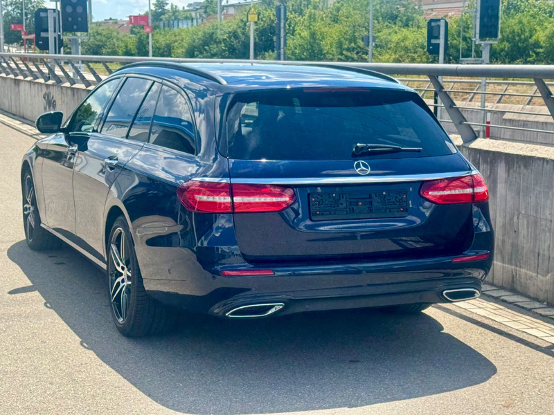 Mercedes-Benz E 350 d T AVANTGARDE 9G Widescreen Standheizung — photo 6