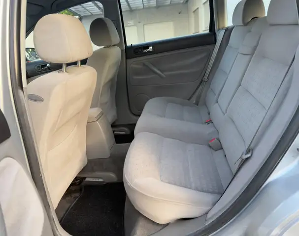 Volkswagen Passat view 11