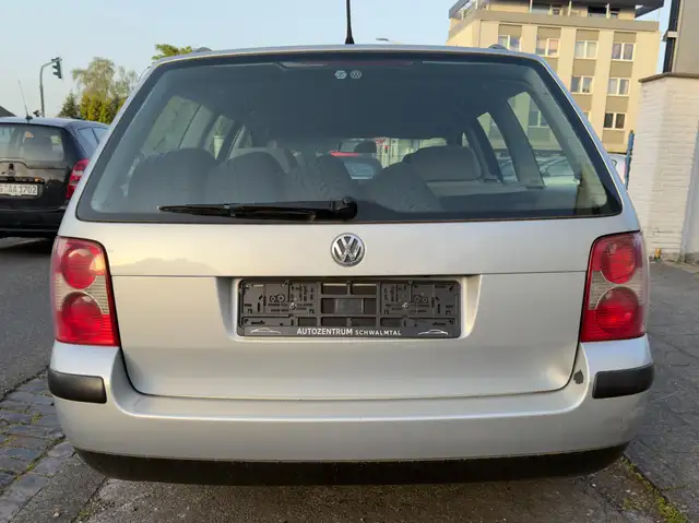 Volkswagen Passat view 6