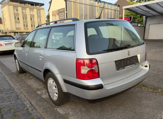 Volkswagen Passat view 5
