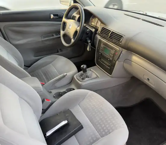 Volkswagen Passat view 9
