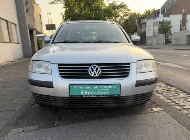 Volkswagen Passat view 2