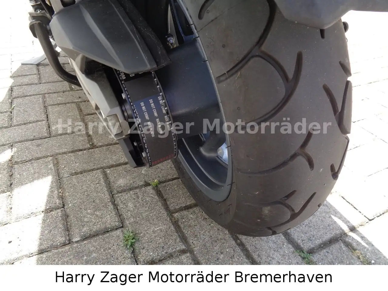 Kymco AK 550 Roller/Scooter in Silber gebraucht in Bremerhaven für € 6.990,-
