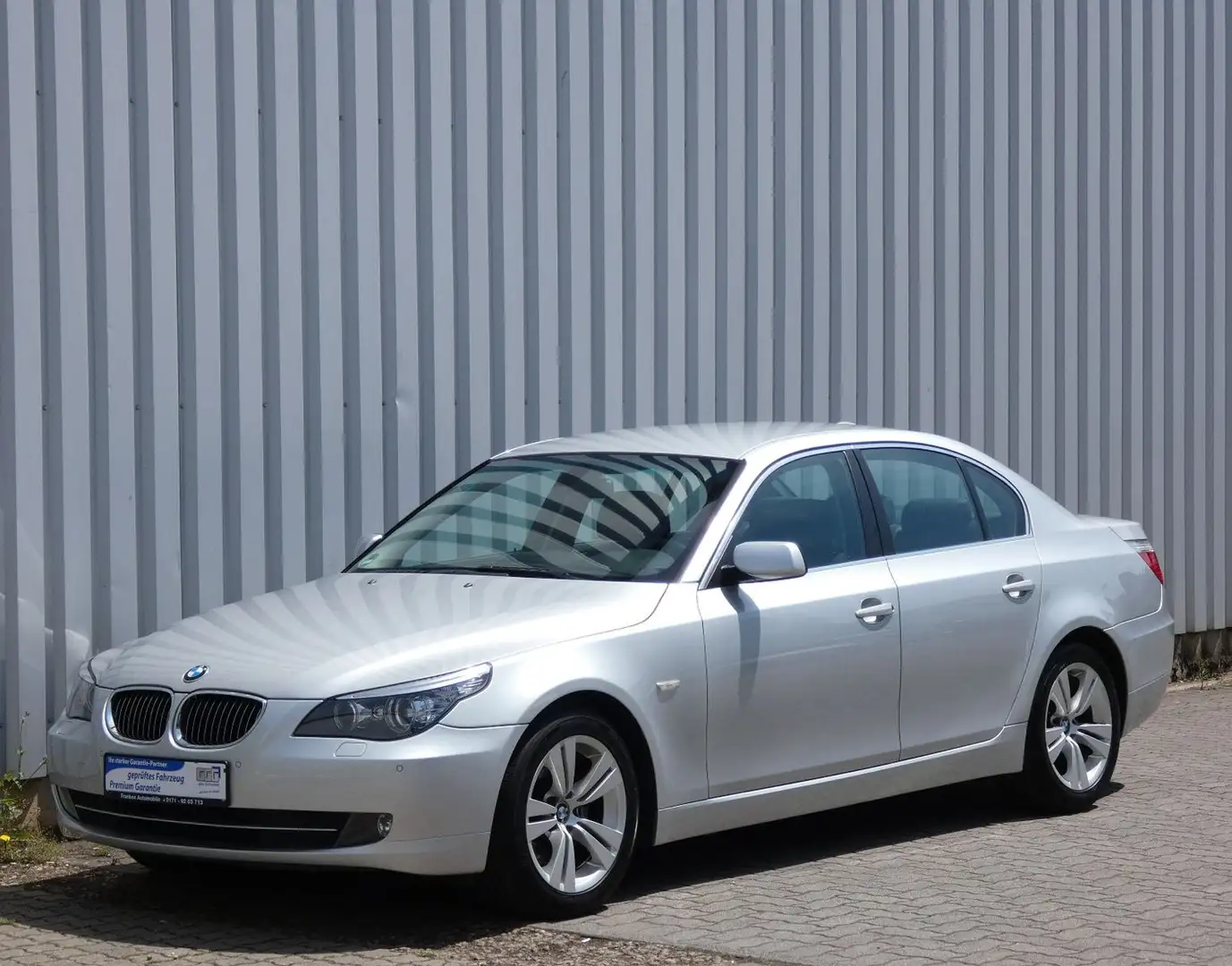 BMW 523 Baureihe 5 Lim. 523i-Klima-Navi-Xenon-PDC-SH Silber - 2