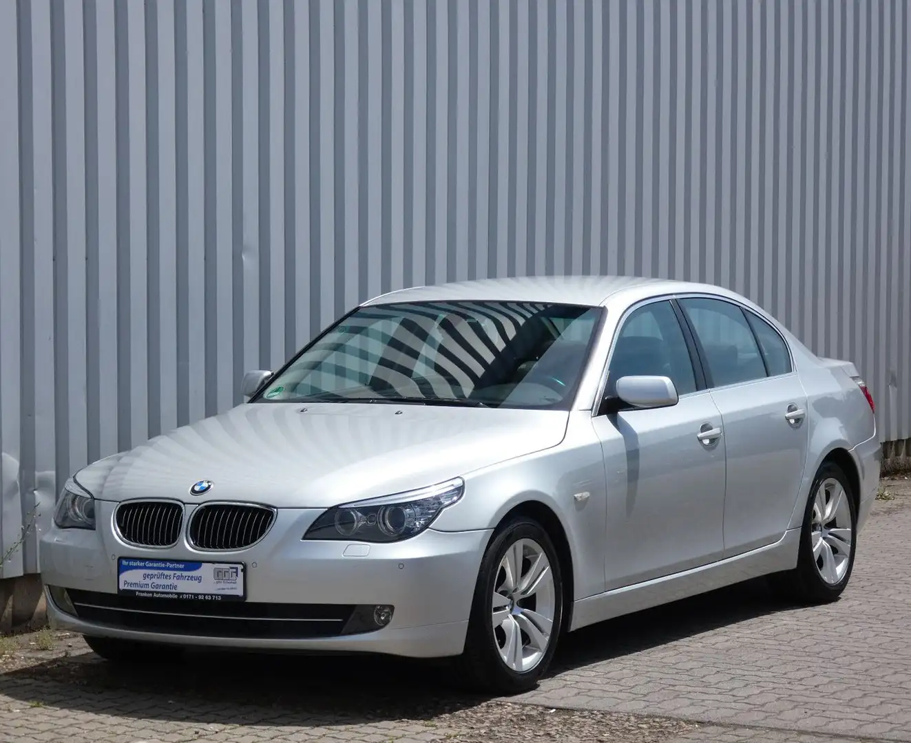 BMW 523 Baureihe 5 Lim. 523i-Klima-Navi-Xenon-PDC-SH Silber - 1