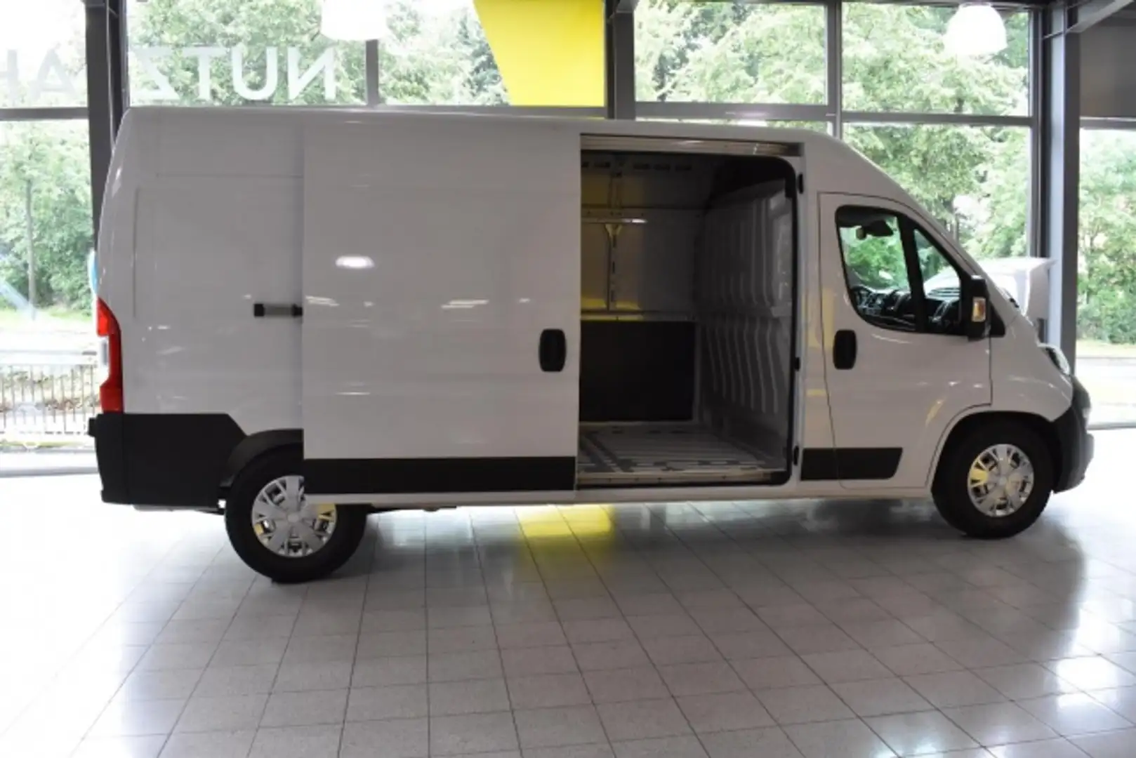 Opel Movano -e Cargo L3H2 (70kWh) verstaerkt, Klima, Ka Bílá - 2