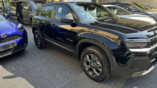Jeep Avenger view 3