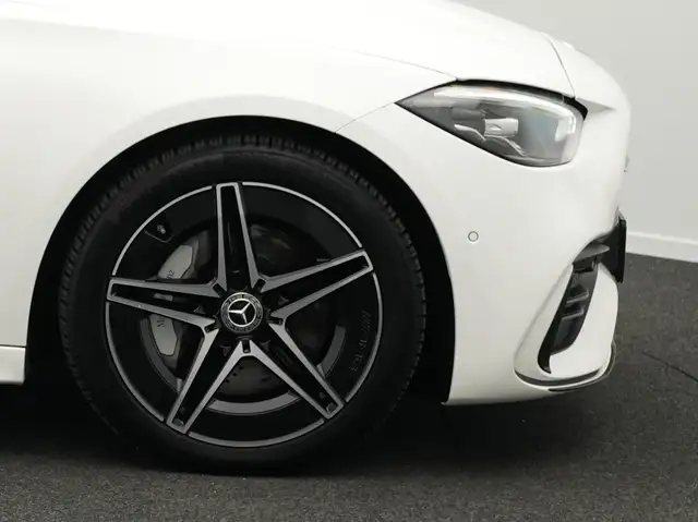 Mercedes-Benz C-Class view 8