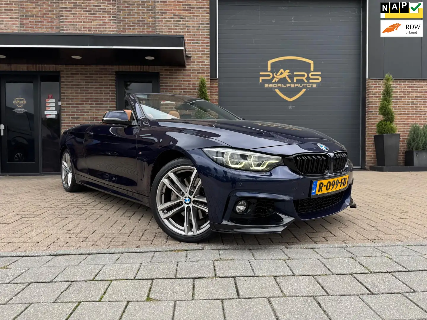 BMW 435 4-serie Cabrio 435d xDrive High Executive Blauw - 1