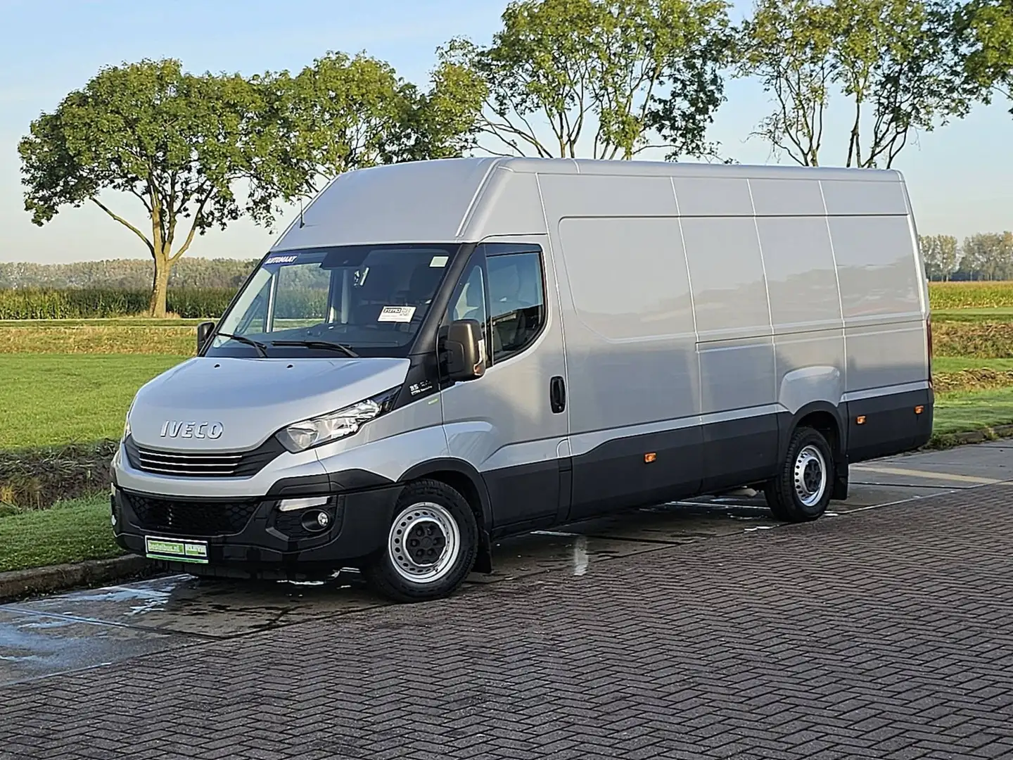 Iveco Daily 35S18 AC AUTOMAAT 3.0 LTR Plateado - 2