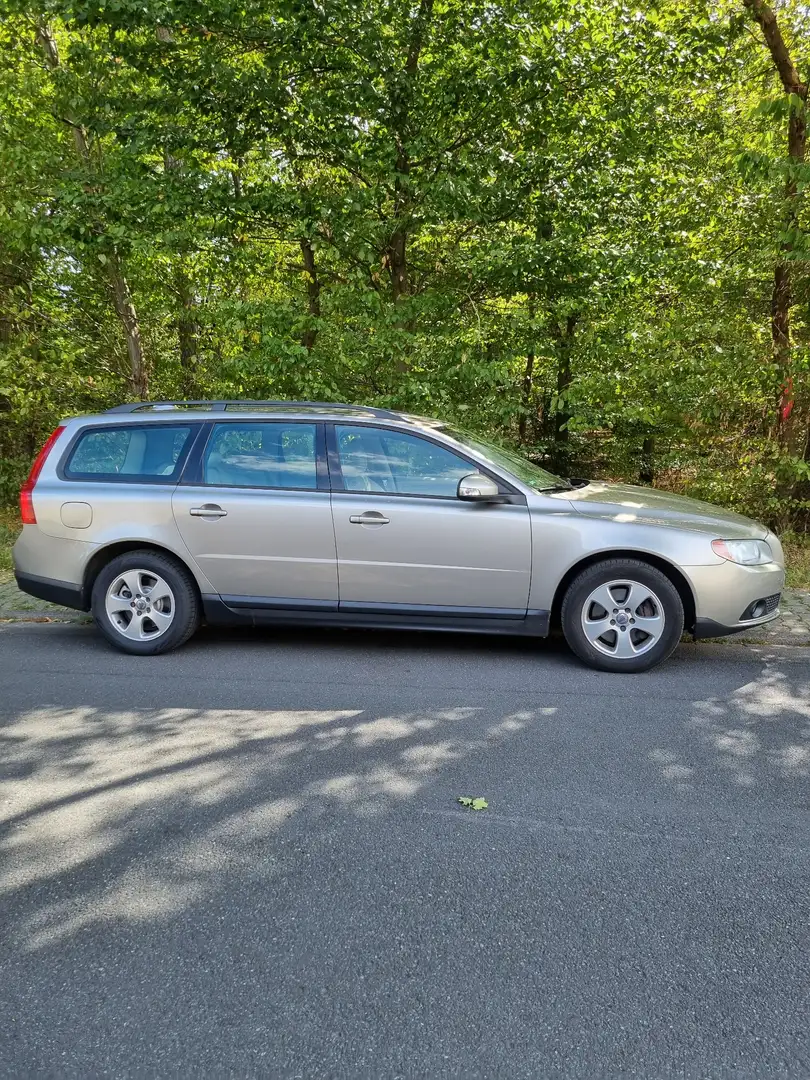 Volvo V70 V70 2.5T Kinetic Gold - 1