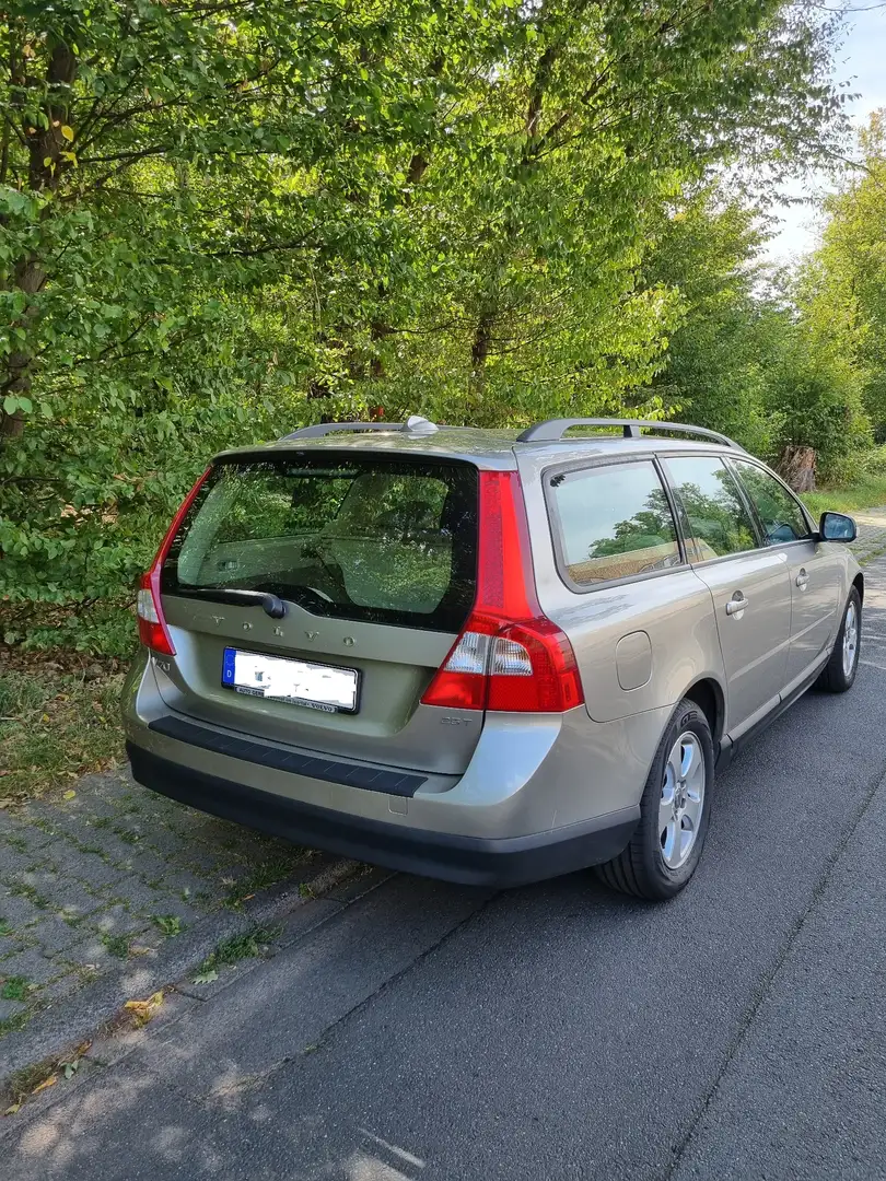 Volvo V70 V70 2.5T Kinetic Gold - 2