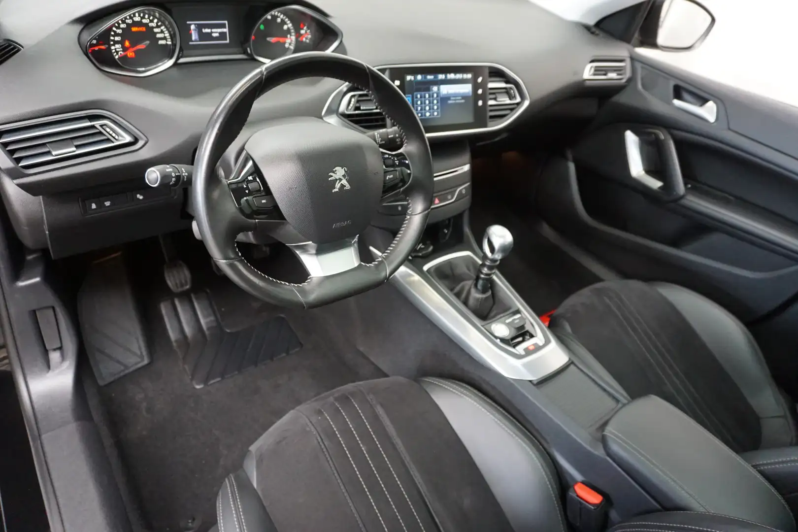 Peugeot 308 SW 1.2 e-THP Première 130 PK! PANO LED ALCANTARA C Zwart - 2