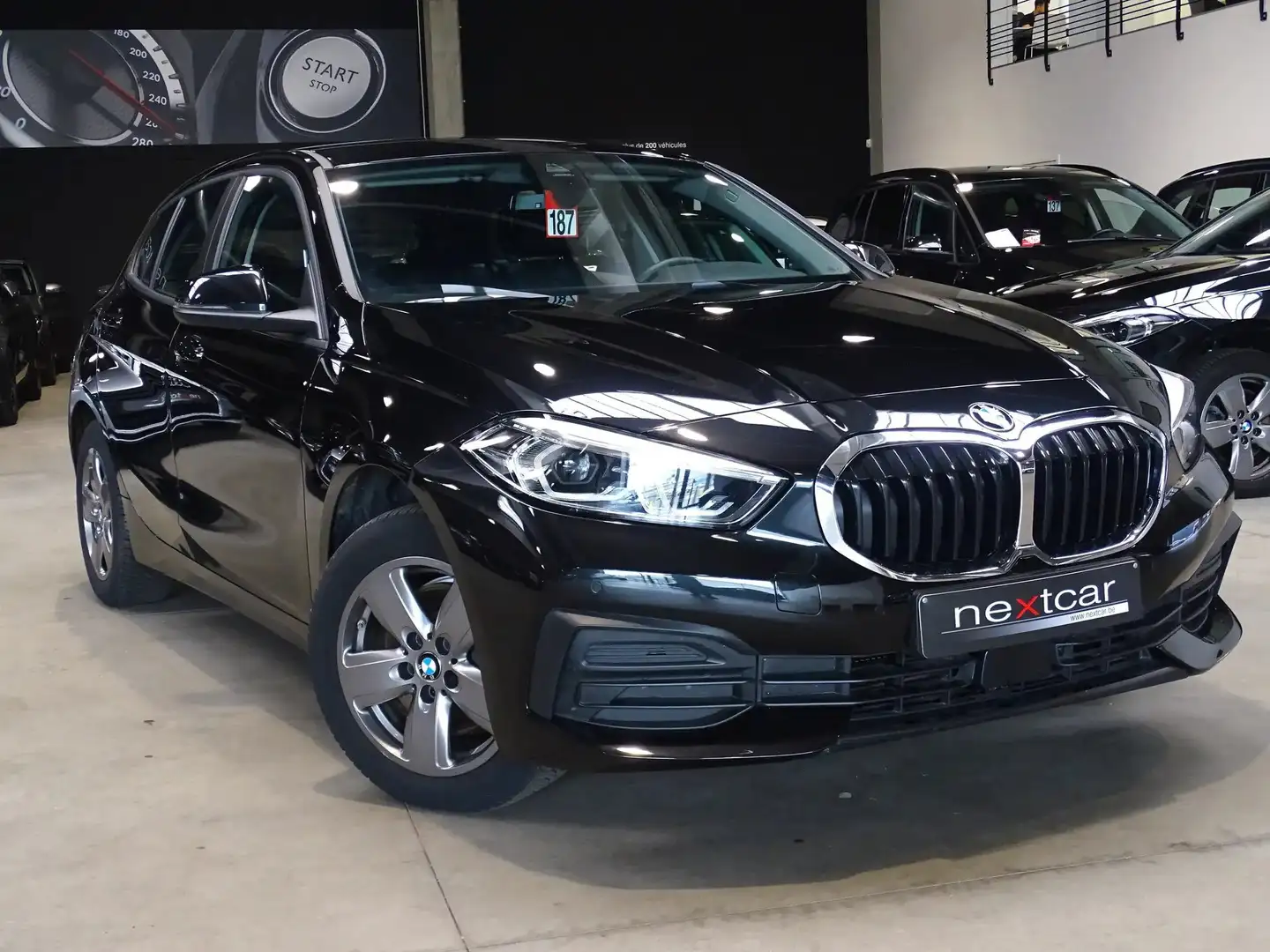 BMW 116 d Hatch New *LED-NAVI PRO-CRUISE-PARKING-EURO6d* Zwart - 2