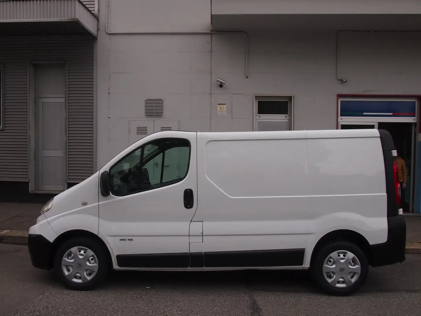 Renault Trafic 2.0DTI 115CV EURO5B BenTenuto Blanc - 2