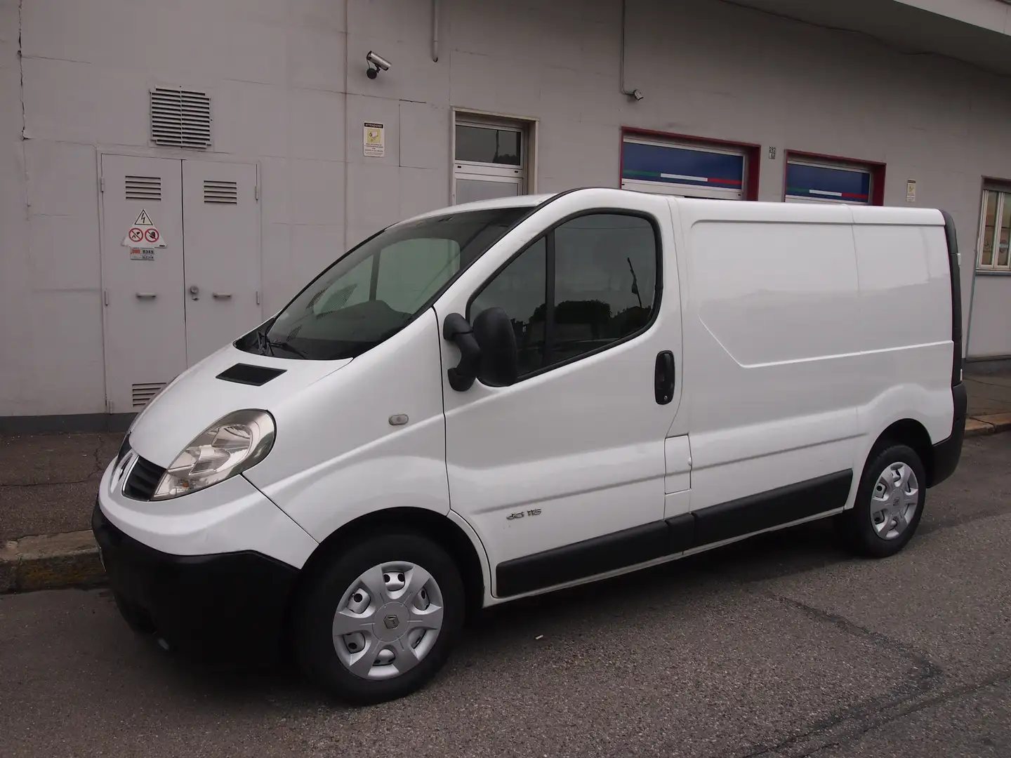 Renault Trafic 2.0DTI 115CV EURO5B BenTenuto Bianco - 1