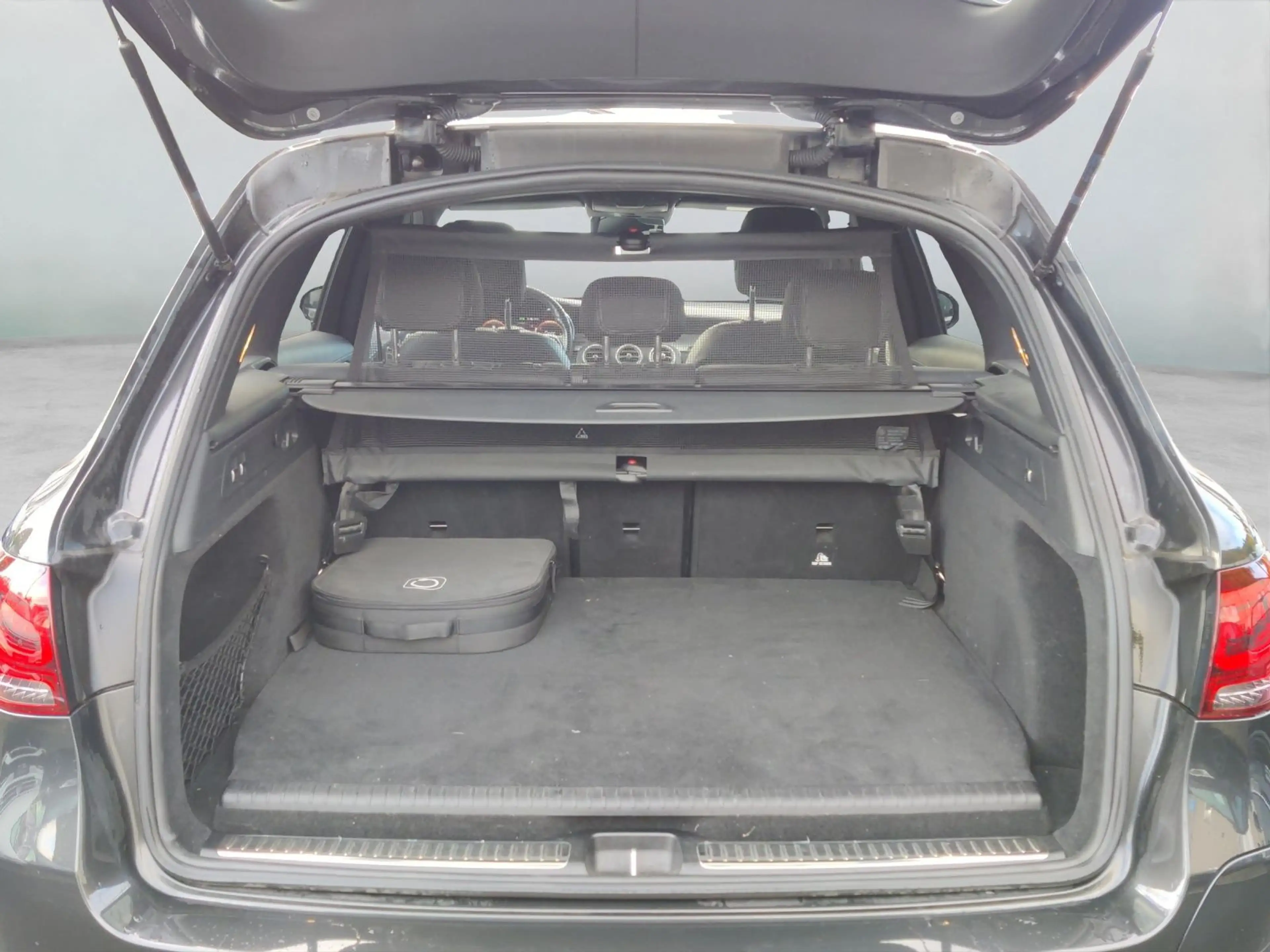 Mercedes-Benz GLC 300 GLC nza GLC 300 de 4Matic AMG Line AHK K — photo 6
