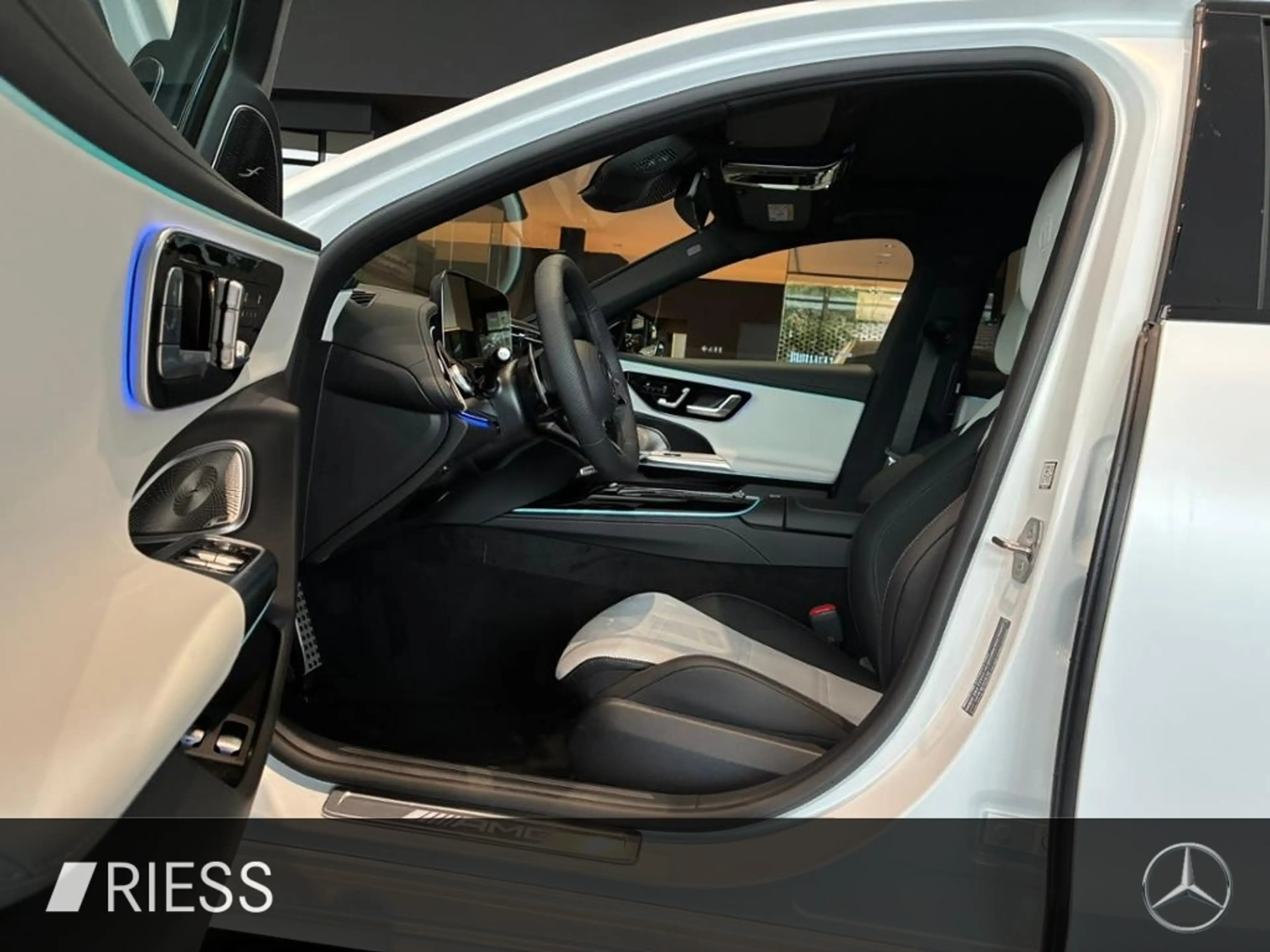 Mercedes-Benz E 53 AMG AMG E 53 HYBRID 4MATIC+ Limousine 360 4xSHZ ACC — photo 3