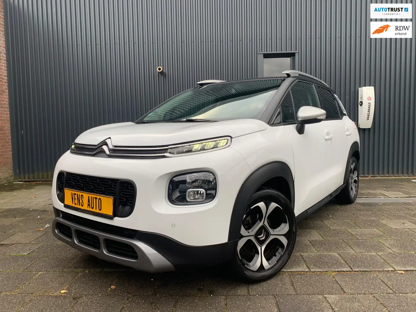 Citroen C3 Aircross 1.2 PureTech S&S Shine, camera, riem verv! Wit - 1