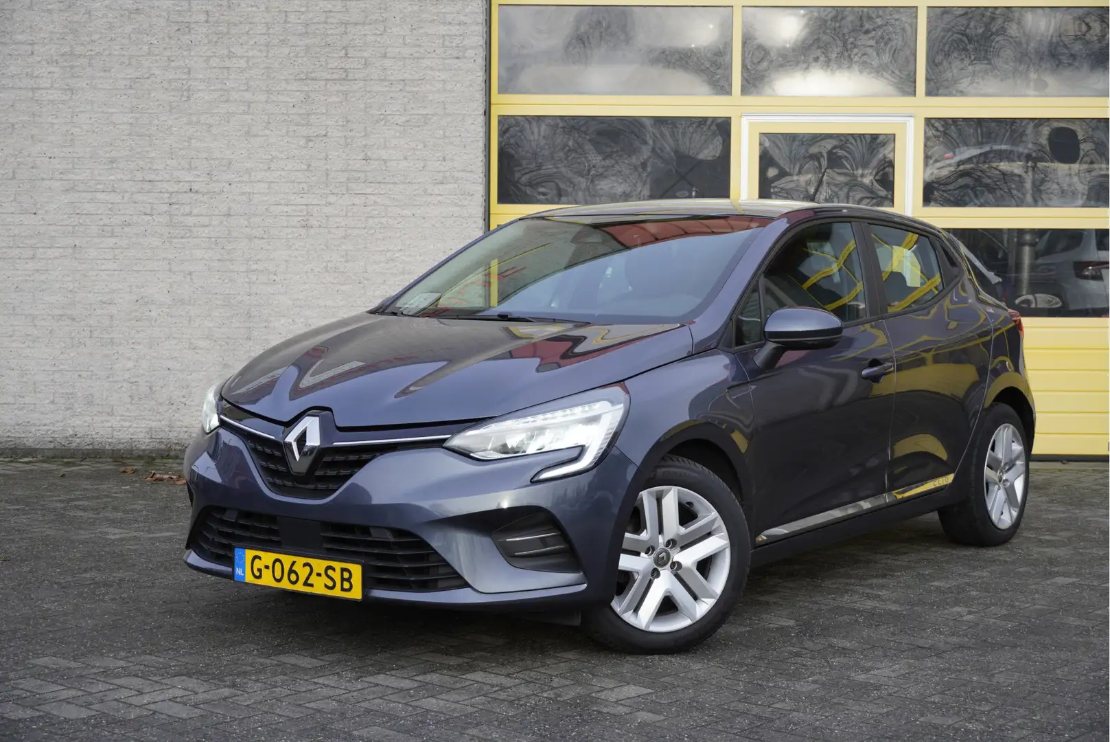 Renault Clio 1.0 TCe 5drs Zen BJ2019 Led | App-Connect | Airco Grijs - 1