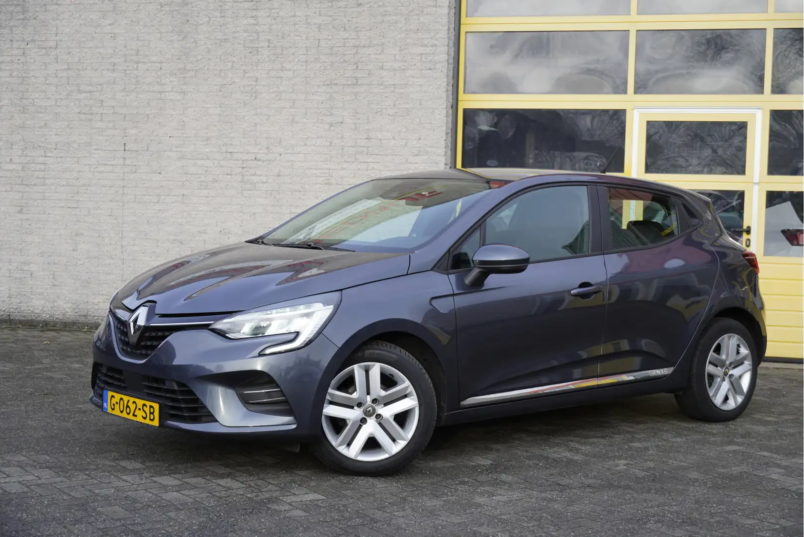 Renault Clio 1.0 TCe 5drs Zen BJ2019 Led | App-Connect | Airco Grijs - 2