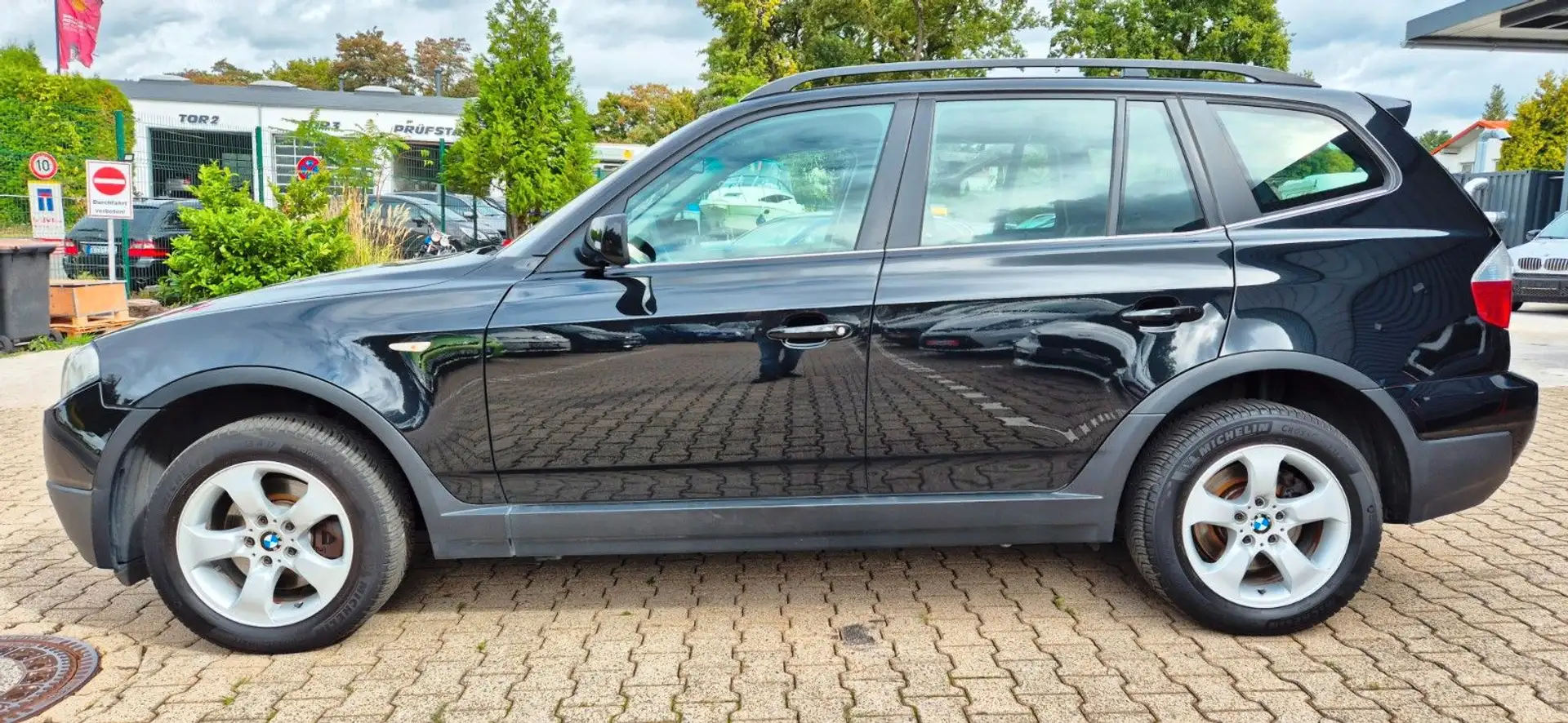 BMW X3 2.5si 218PS AUTOMATIK SITZHEIZUNG AHK Noir - 2