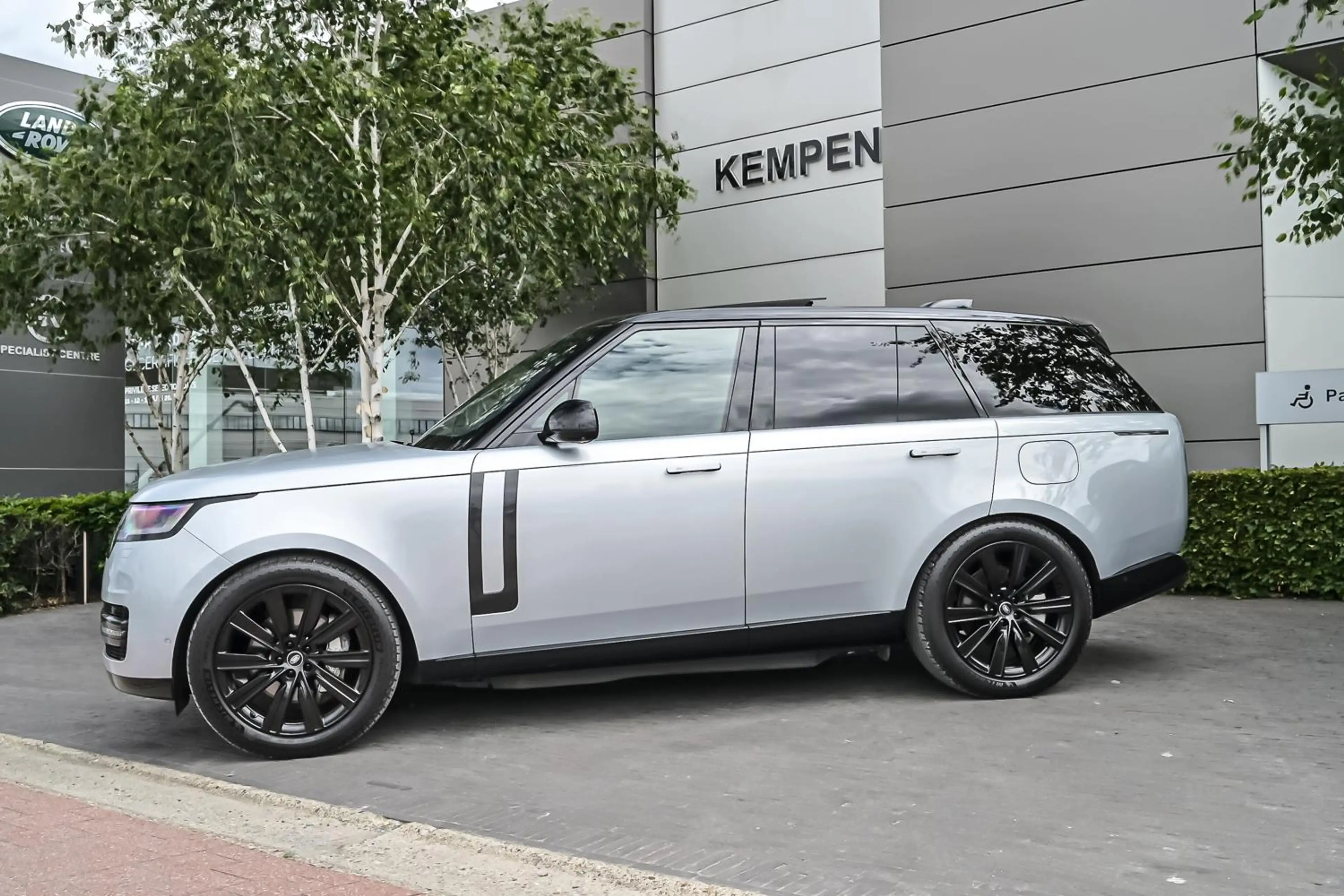 Land Rover Range Rover P460e SE — photo 3