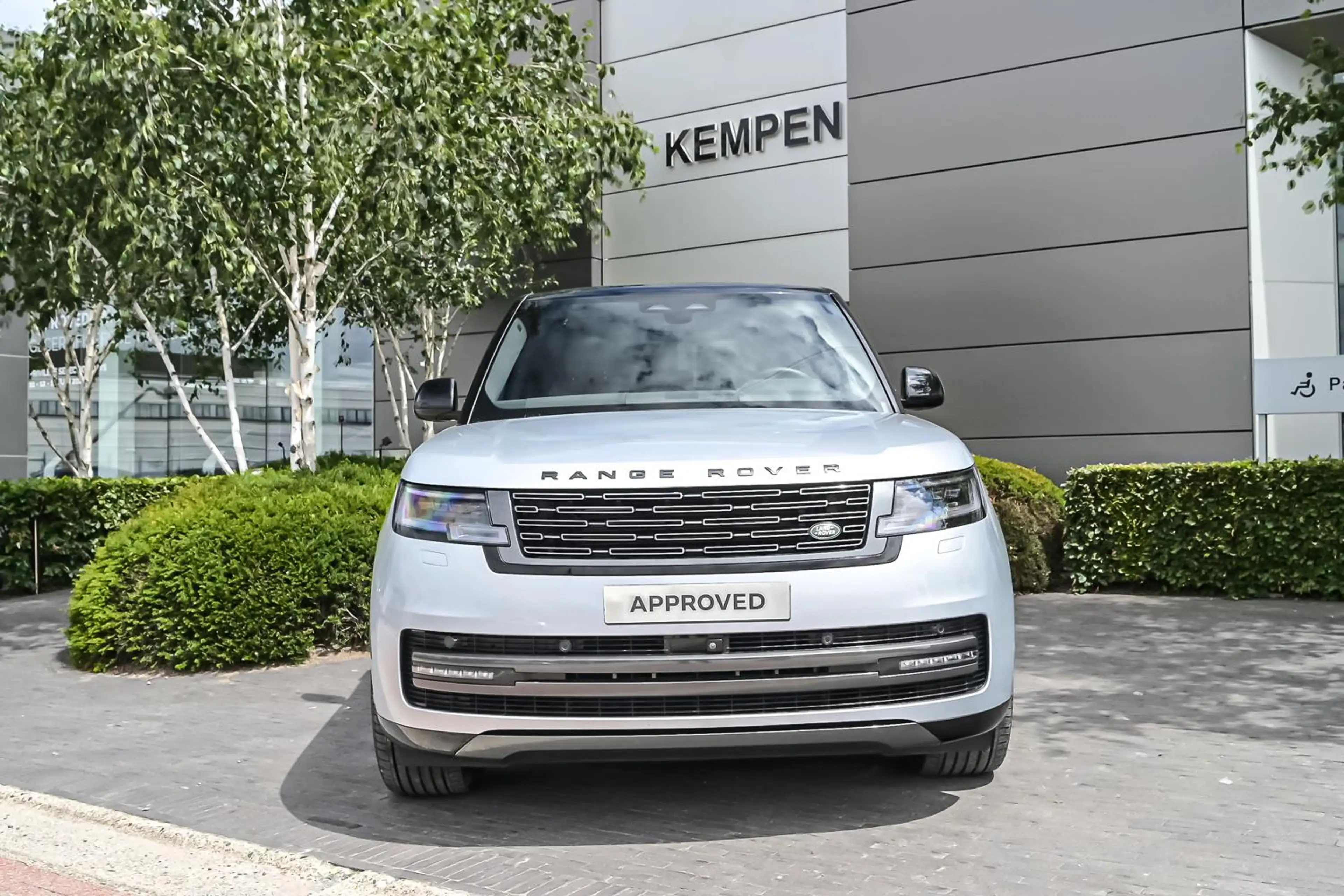 Land Rover Range Rover P460e SE — photo 2