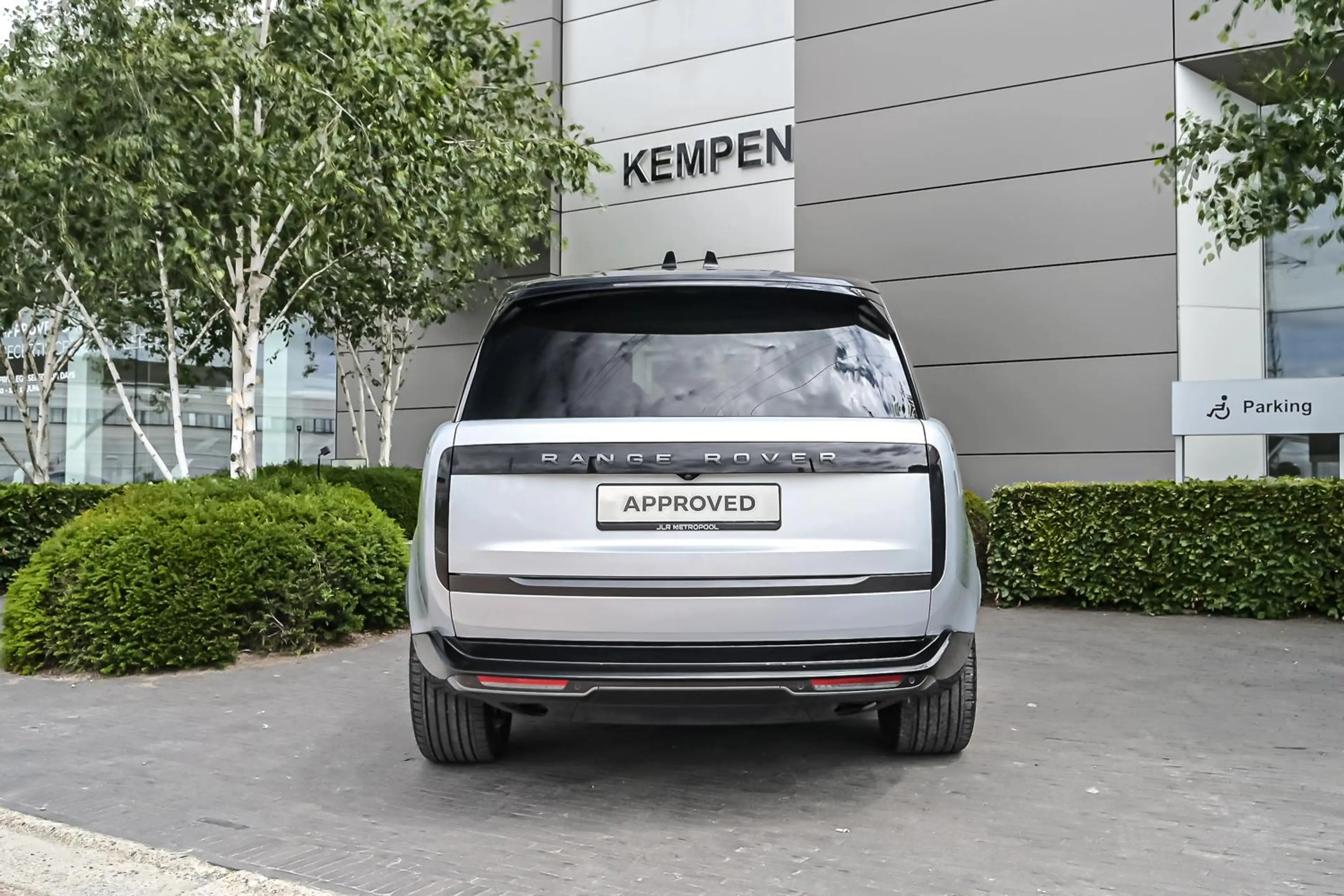 Land Rover Range Rover P460e SE — photo 4