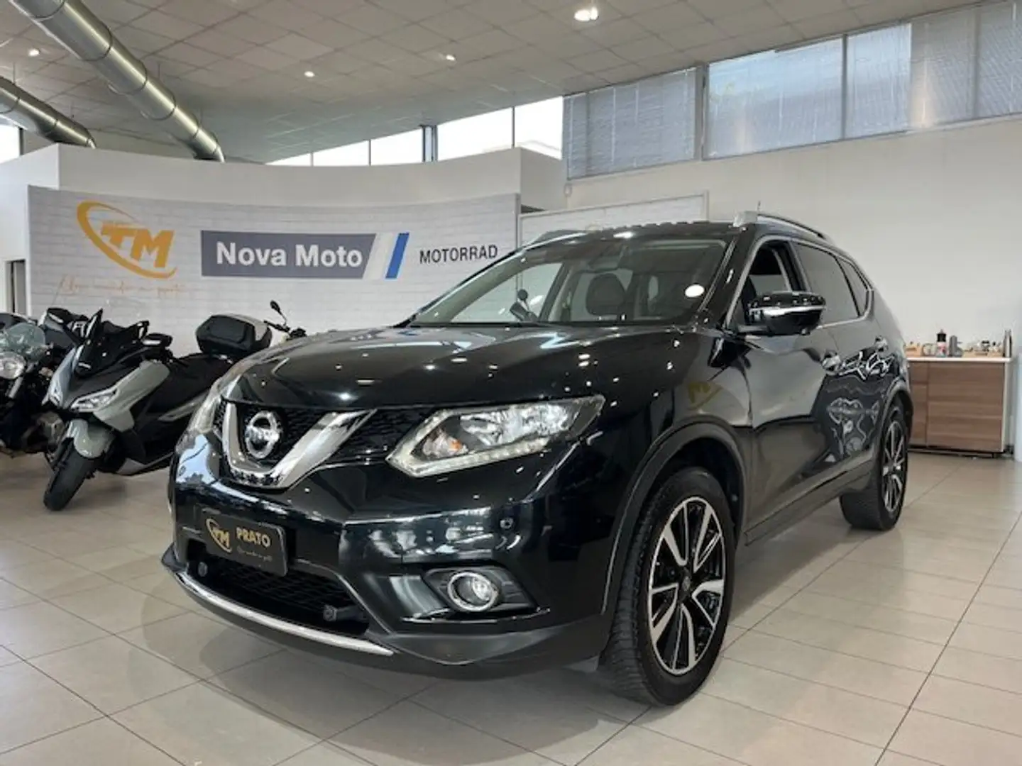 Nissan X-Trail 1.6 dci Tekna 4wd *FULL OPTIONAL* Zwart - 1