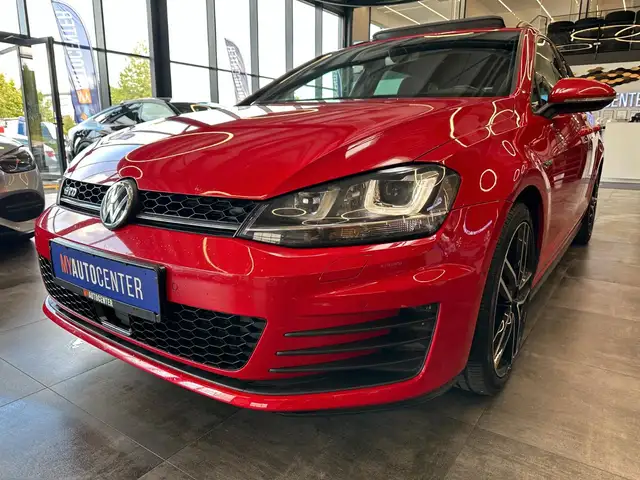 Volkswagen Golf view 4