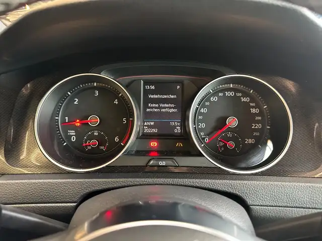 Volkswagen Golf view 13