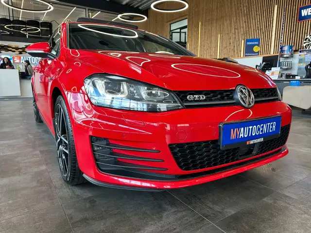 Volkswagen Golf view 3