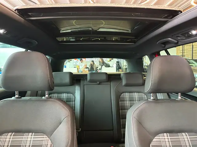 Volkswagen Golf view 11