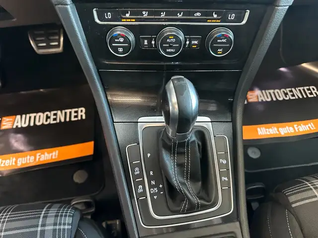 Volkswagen Golf view 9