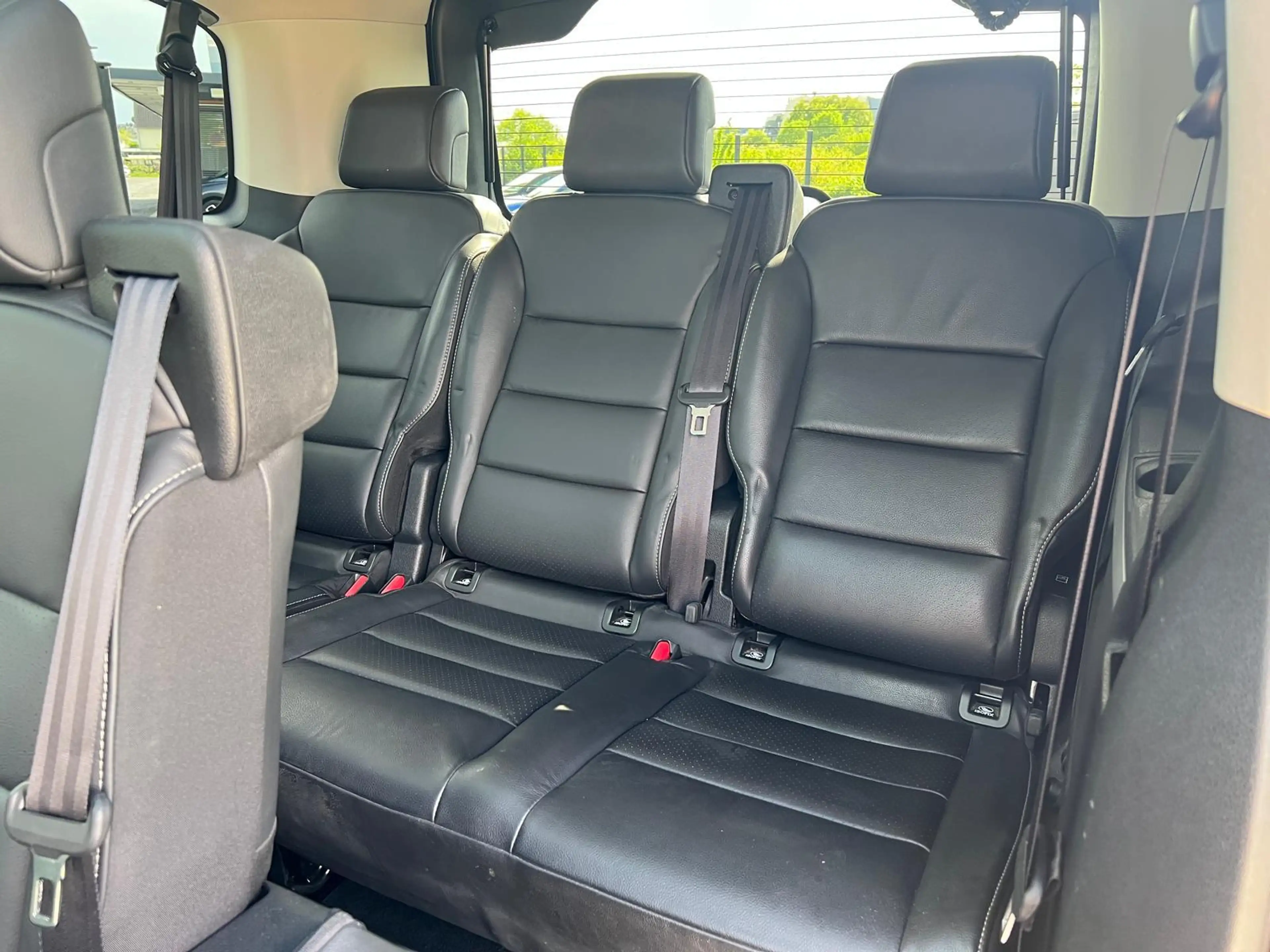 Peugeot Traveller 2.0 BlueHDI 180 Business Allure L2 Aut — photo 11