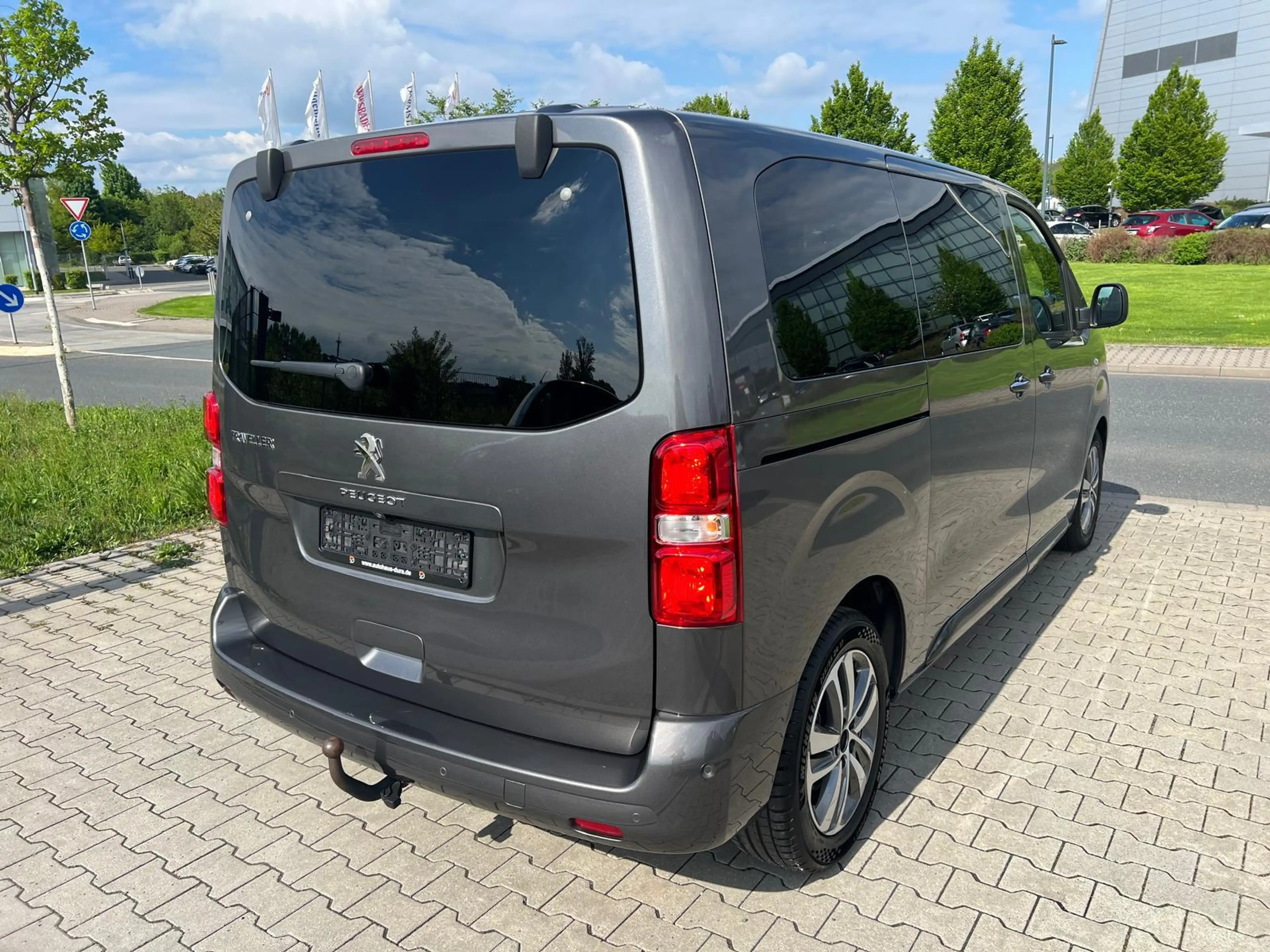Peugeot Traveller 2.0 BlueHDI 180 Business Allure L2 Aut — photo 3