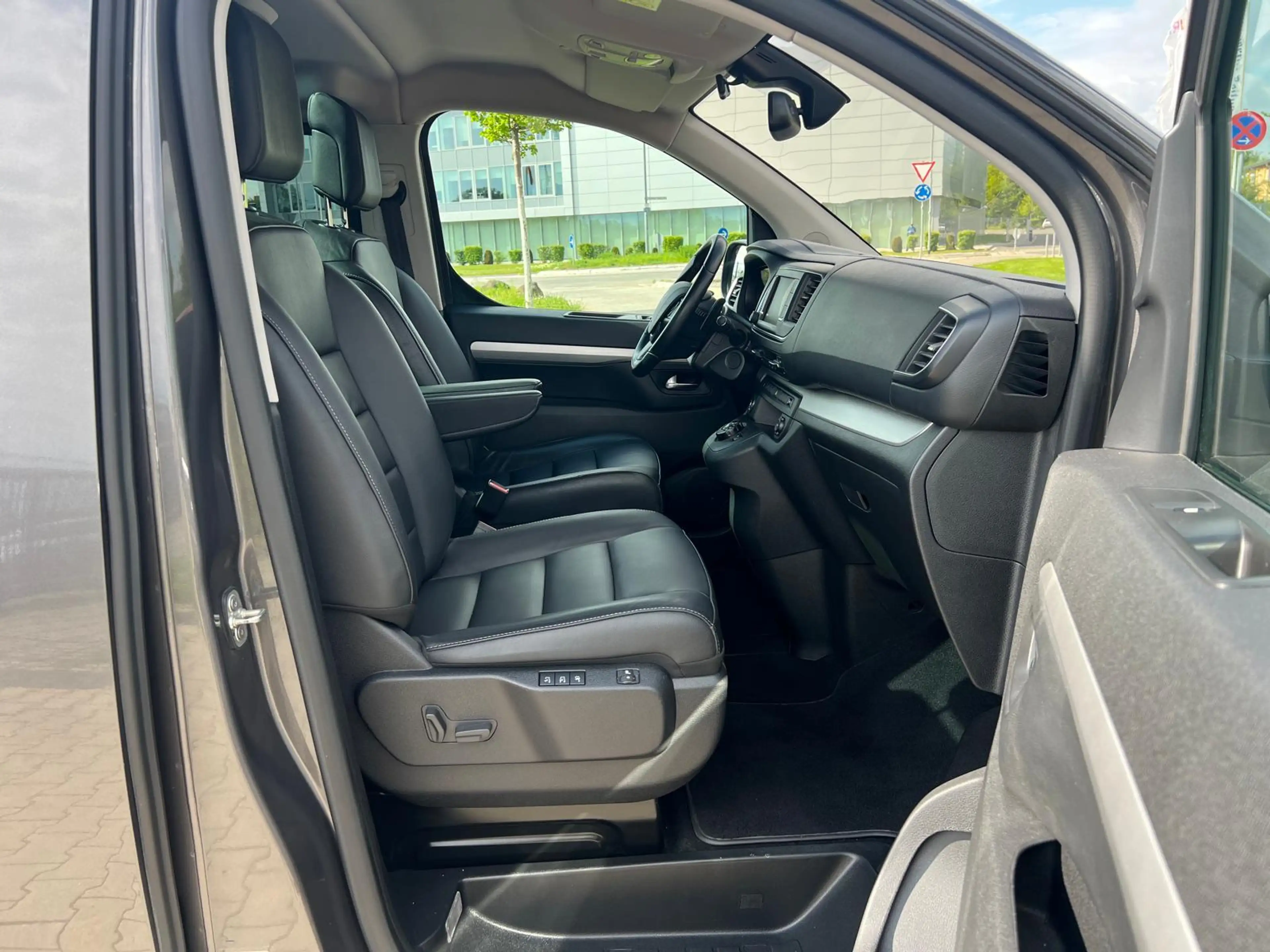 Peugeot Traveller 2.0 BlueHDI 180 Business Allure L2 Aut — photo 14