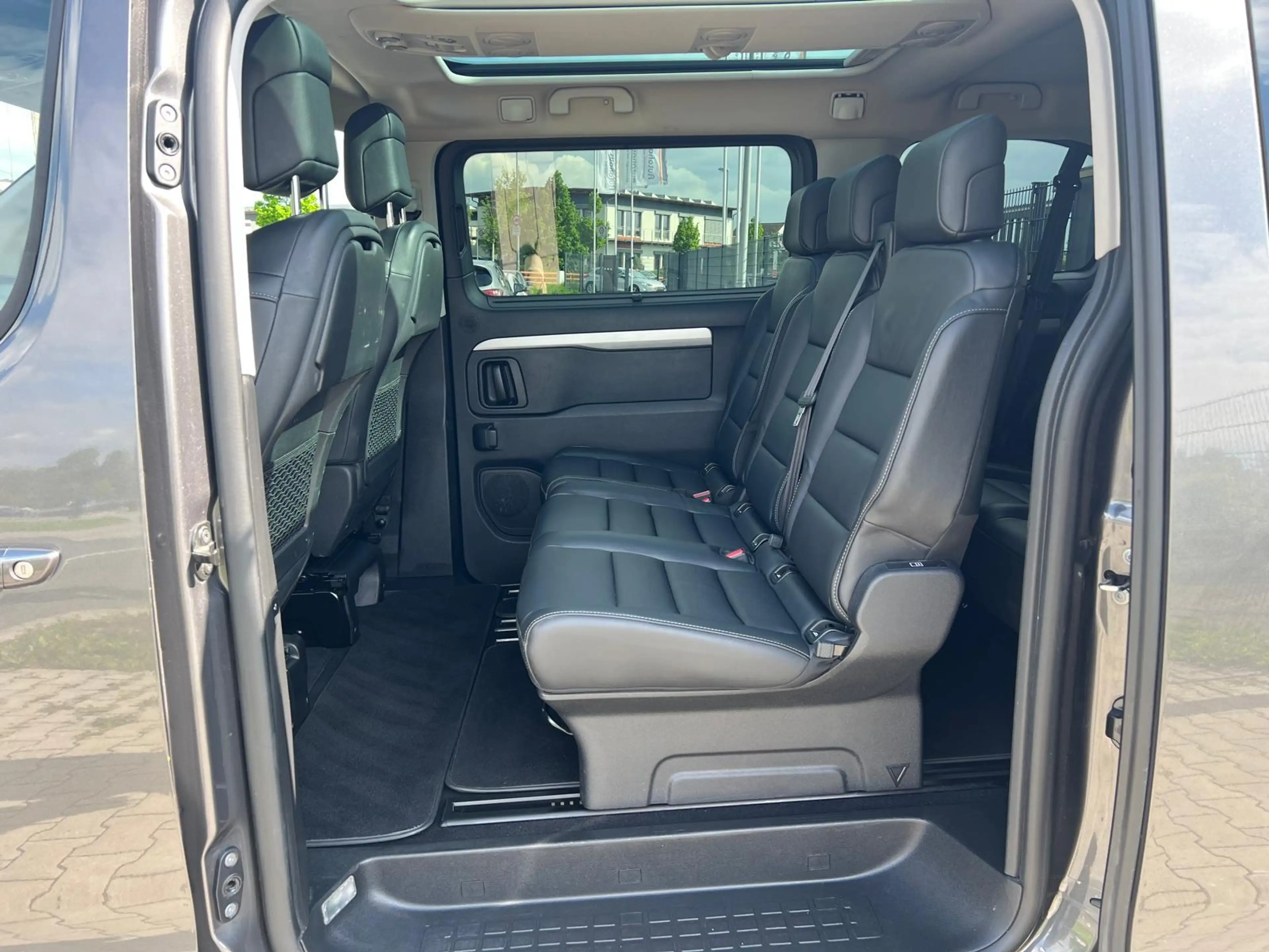 Peugeot Traveller 2.0 BlueHDI 180 Business Allure L2 Aut — photo 10