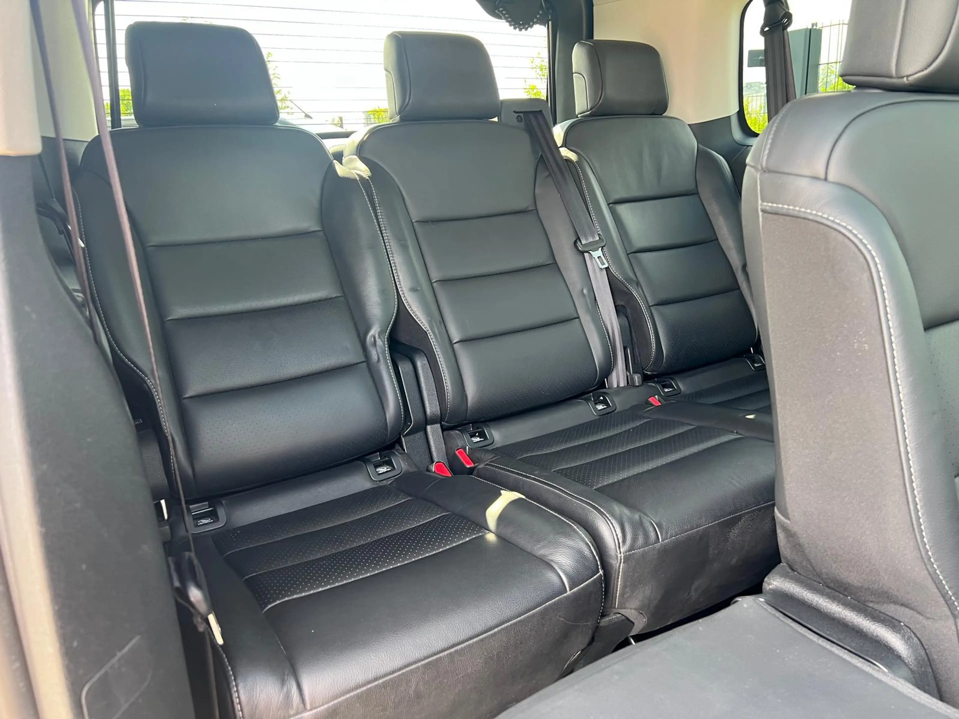 Peugeot Traveller 2.0 BlueHDI 180 Business Allure L2 Aut — photo 13