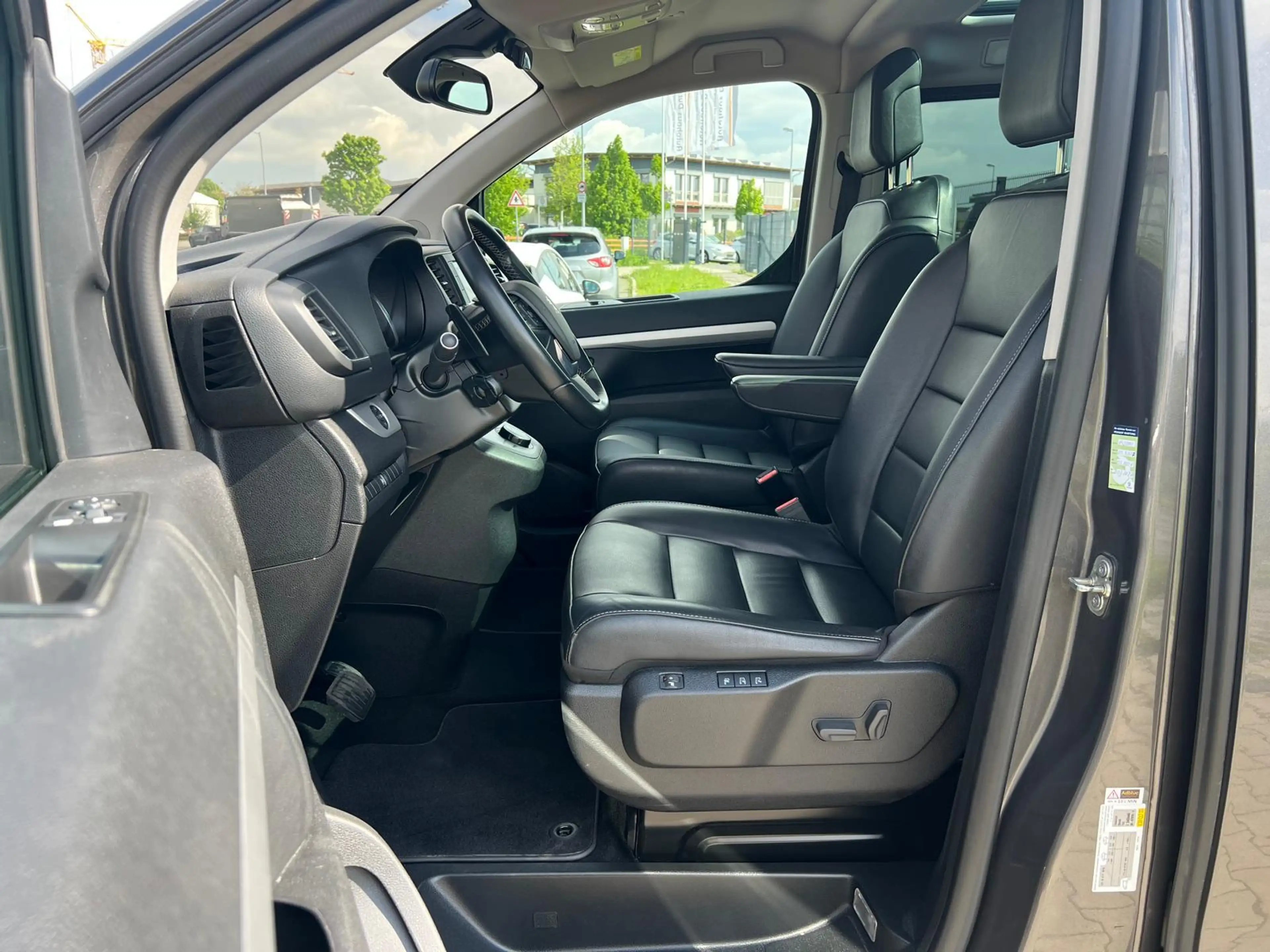 Peugeot Traveller 2.0 BlueHDI 180 Business Allure L2 Aut — photo 9