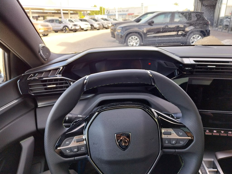 Peugeot 408 GT Plug-In Hybrid 225 e-EAT8 — photo 5