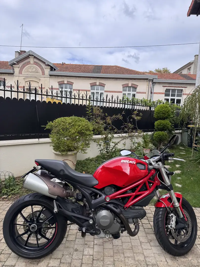 Ducati Monster 796 Rojo - 1