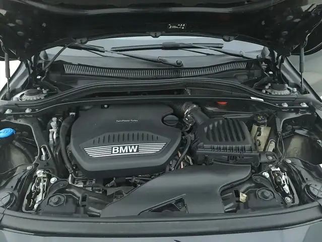 BMW 1 Series view 13