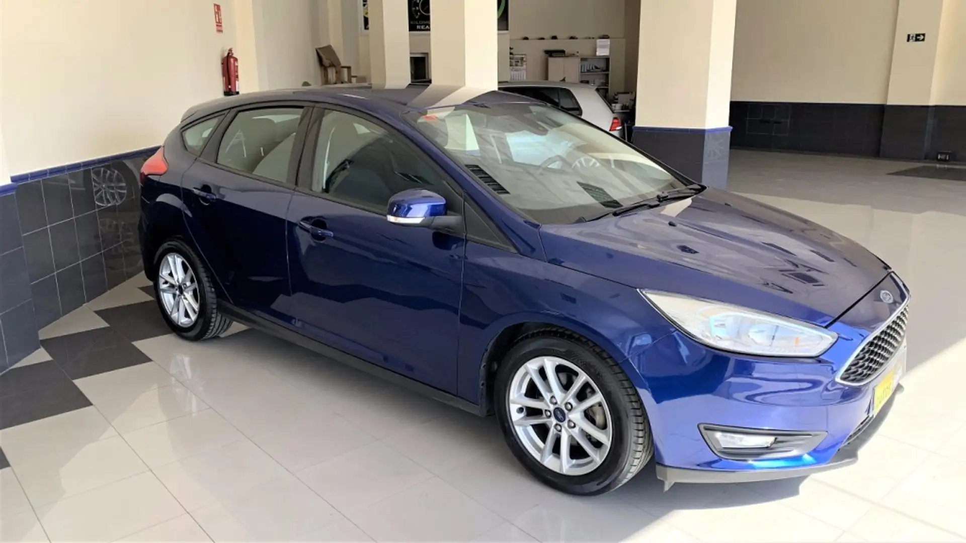 Ford Focus 1.6 TI-VCT Trend Powershift Fioletowy - 1